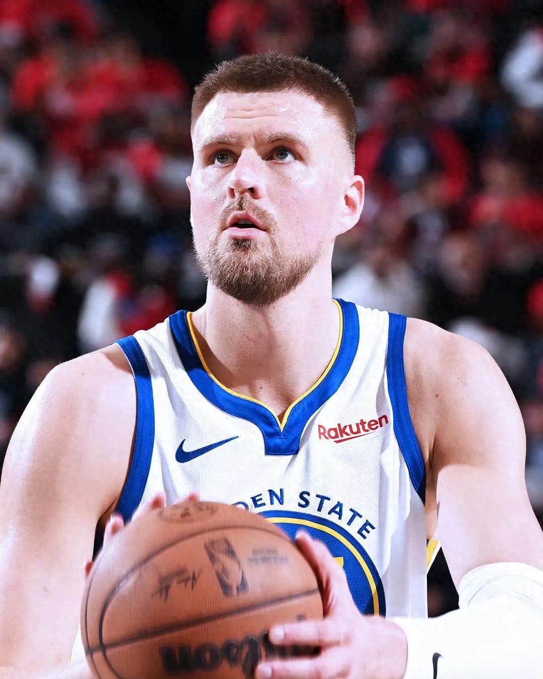Trước khi mùa giải khởi tranh, căn bệnh kỳ lạ của Porzingis đã đến trước.