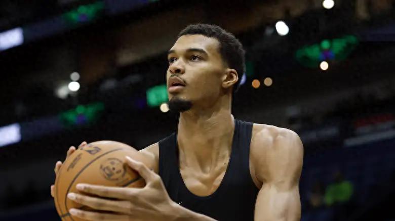 Văn Bân dự kiến sẽ trở lại vào ngày mai! Đấu với Thunder để giành vé vào chung kết NBA Cup, trước đó đã vắng mặt 12 trận vì chấn thương.