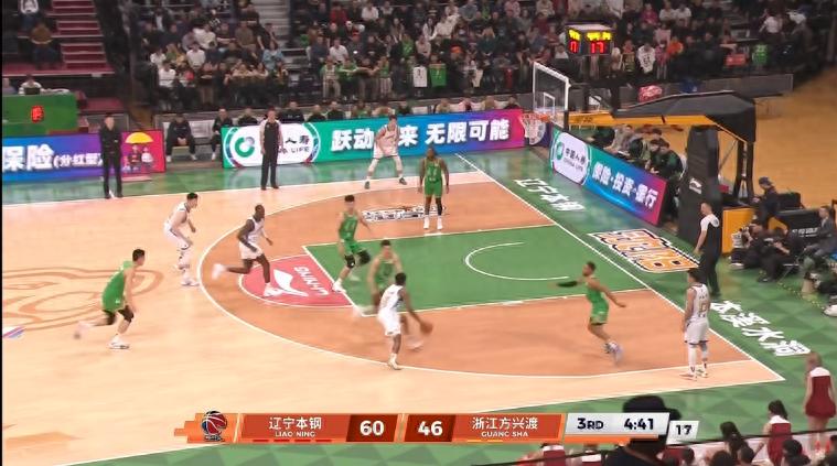 Wells góp 30 điểm và 7 rebound, Hu Jinqiu ghi 24 điểm nhưng không đủ, Liêu Ninh thắng áp đảo Quảng Hạ, nối dài chuỗi thắng lên hai trận.