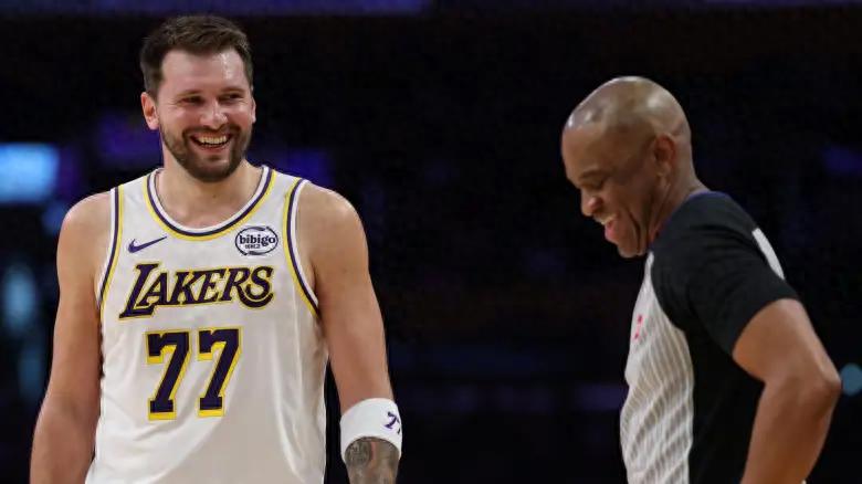 Lại tính tiền! Cơ quan chính thức: Luka Doncic có hành động không đúng và không chuyên nghiệp với trọng tài, bị phạt 50,000 USD