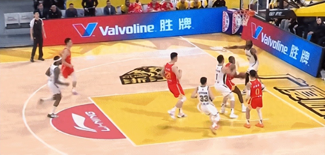 Trả thù thành công! Brown ghi 26 điểm, Hu Jinqiu 10 điểm, Guangsha thắng đậm Liaoning giành chuỗi 4 chiến thắng liên tiếp