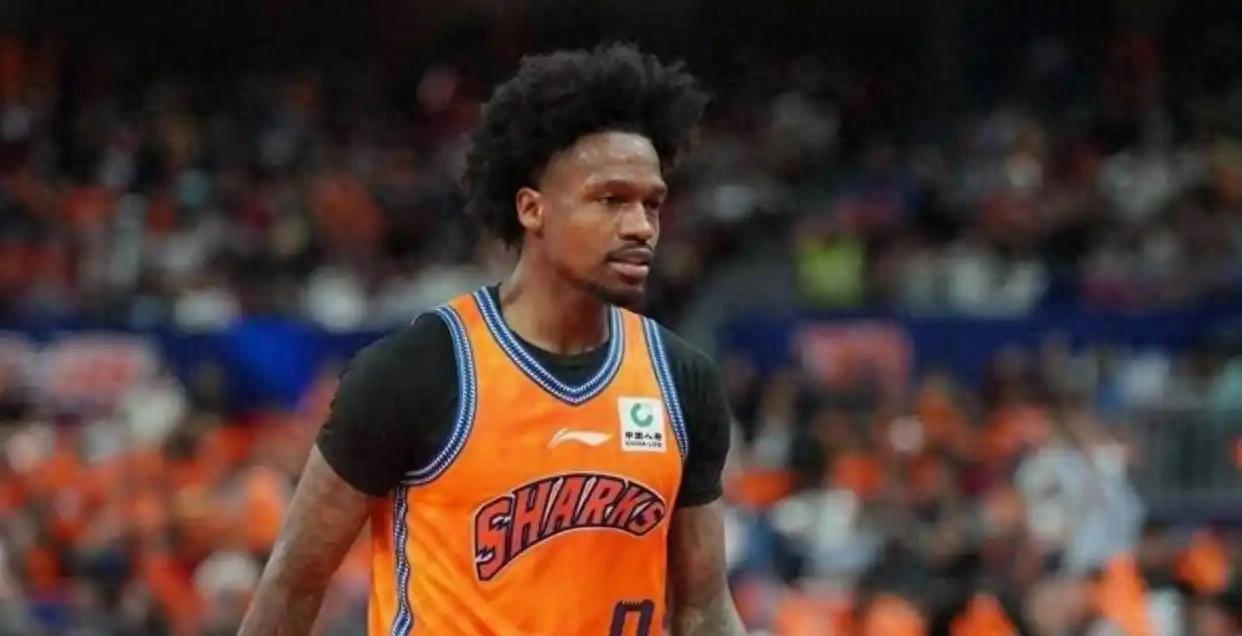 Gây ấn tượng ngay từ đầu! Vắng mặt Đại Bạch Biên, Gudwin ghi 34 điểm 7 rebound, Zhang Zhenlin chỉ được 1 điểm – Thượng Hải đại thắng Quảng Hạ, tổng tỉ số 1-0