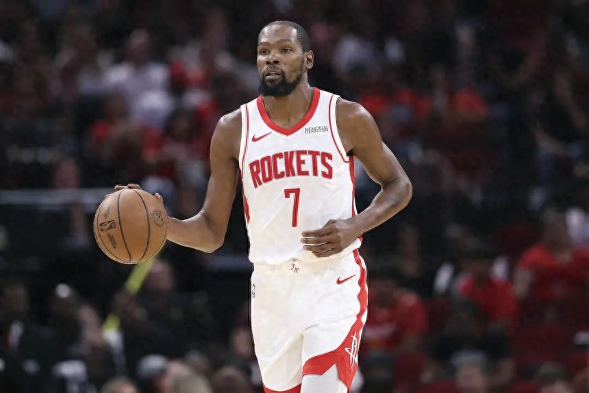 Một số thành viên của đội Rockets bày tỏ sự hối tiếc về việc có Kevin Durant: Nhớ đến Green và Dillon, bầu không khí trong đội trở nên căng thẳng và khó xử.