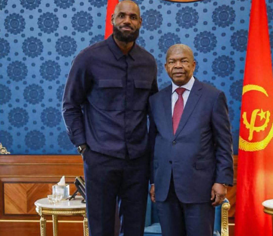 Thật là vinh dự! Tổng thống Angola, một quốc gia châu Phi, đã đích thân tiếp đón James! Hai bên tiến hành hợp tác và trao đổi.