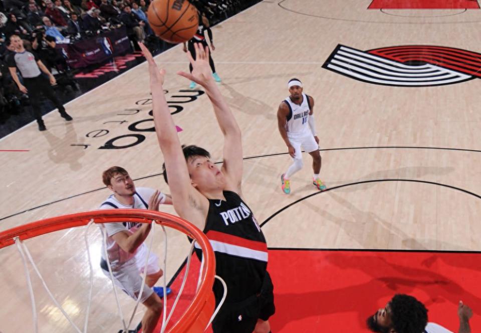 Split: Yang Hansen ném rổ từ ngoài + Lowry lao vào tranh bóng bật bảng, nhiều người vắng mặt khiến chúng tôi thử nghiệm chiến thuật hai tháp