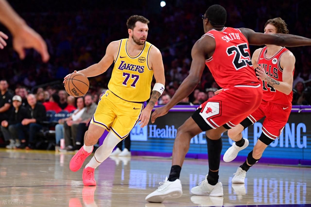 Đỉnh cao trong sự nghiệp Lakers! Doncic 51+10+9, Giddey gần triple-double, Lakers 3 người 20+ thắng Bulls