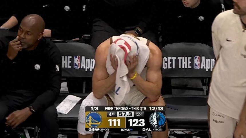 Curry ghi 38 điểm, +/- là -24! Tại sao anh ấy lại bị chỉ trích lần nữa? Hãy nhận thức rõ tình hình, từ bỏ ảo tưởng