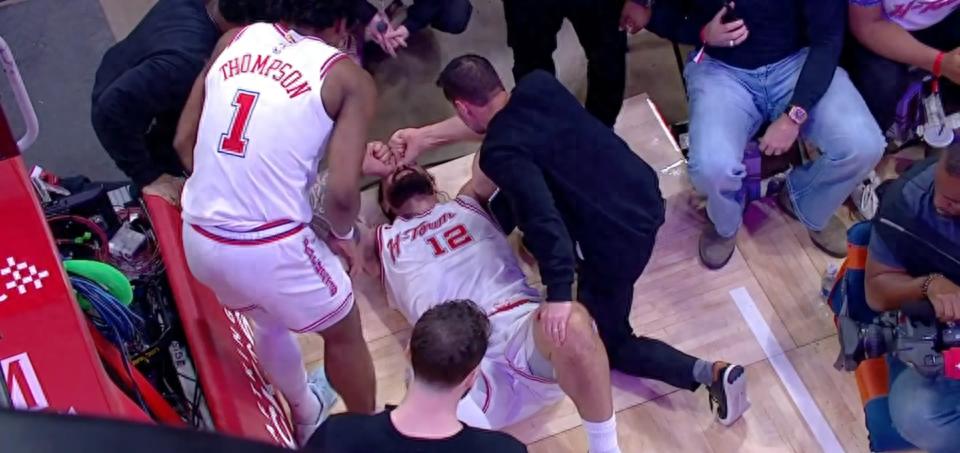 Rocket chịu tổn thất nặng nề! Adams bị bong gân mắt cá chân cấp độ ba sẽ nghỉ thi đấu vô thời hạn, có thể bỏ lỡ cả mùa giải