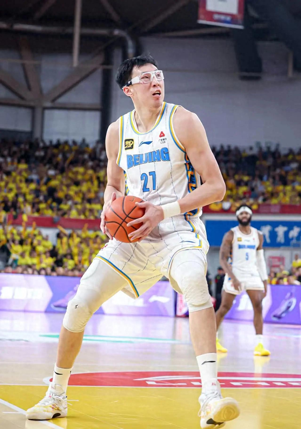 Derby Bắc Kinh bùng nổ đầy cảm xúc! Zhou Qi 15+12, Jermaine đóng góp 28 điểm, Bắc Kinh thắng lớn Bắc Khống, chào đón 4 trận thắng liên tiếp