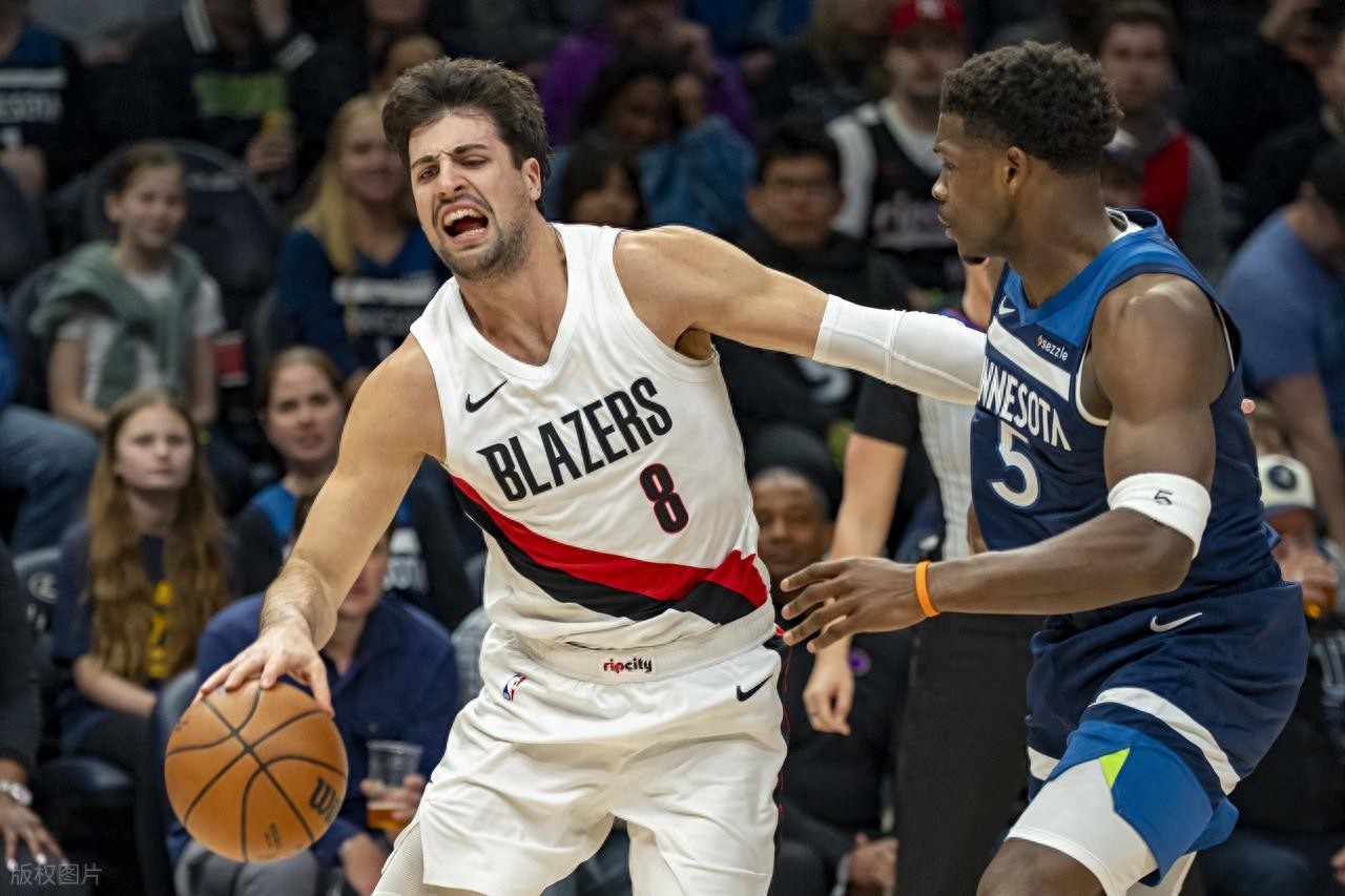 Phút cuối xuất trận! Yang Hansen 2 điểm + 1 rebound + 1 cướp bóng, Avdiya sút ba điểm 7 lần trượt hết, chỉ ghi được 11 điểm, Wolves thắng Trail Blazers