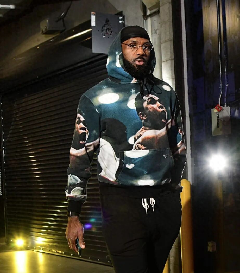 Thật sảng khoái! Lakers thắng Hawks với cách biệt 25 điểm, LeBron James ghi 30 điểm, chỉ thiếu một rebound nữa là có triple-double