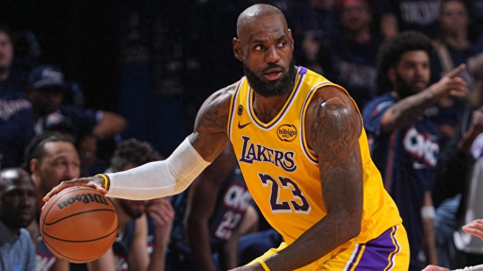 Lập trường của phe LeBron James bị phơi bày! Nếu Lakers không đưa ra hợp đồng tối đa, họ cần phải giải thích, và sign-and-trade là cách tốt nhất để rời đội.
