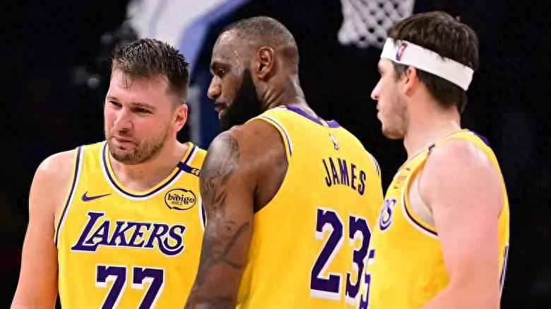 Chỉ có Lakers trong top sáu miền Tây muốn thực hiện trao đổi! Các đề nghị hiện tại không thể theo kịp Jones, chuyên gia khuyên nên để Reaves ra đi