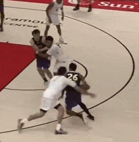 7 lần ném bóng chỉ được 4 điểm! Màn ra mắt của Fultz! Nhà vua NBA đã bị hủy hoại hoàn toàn