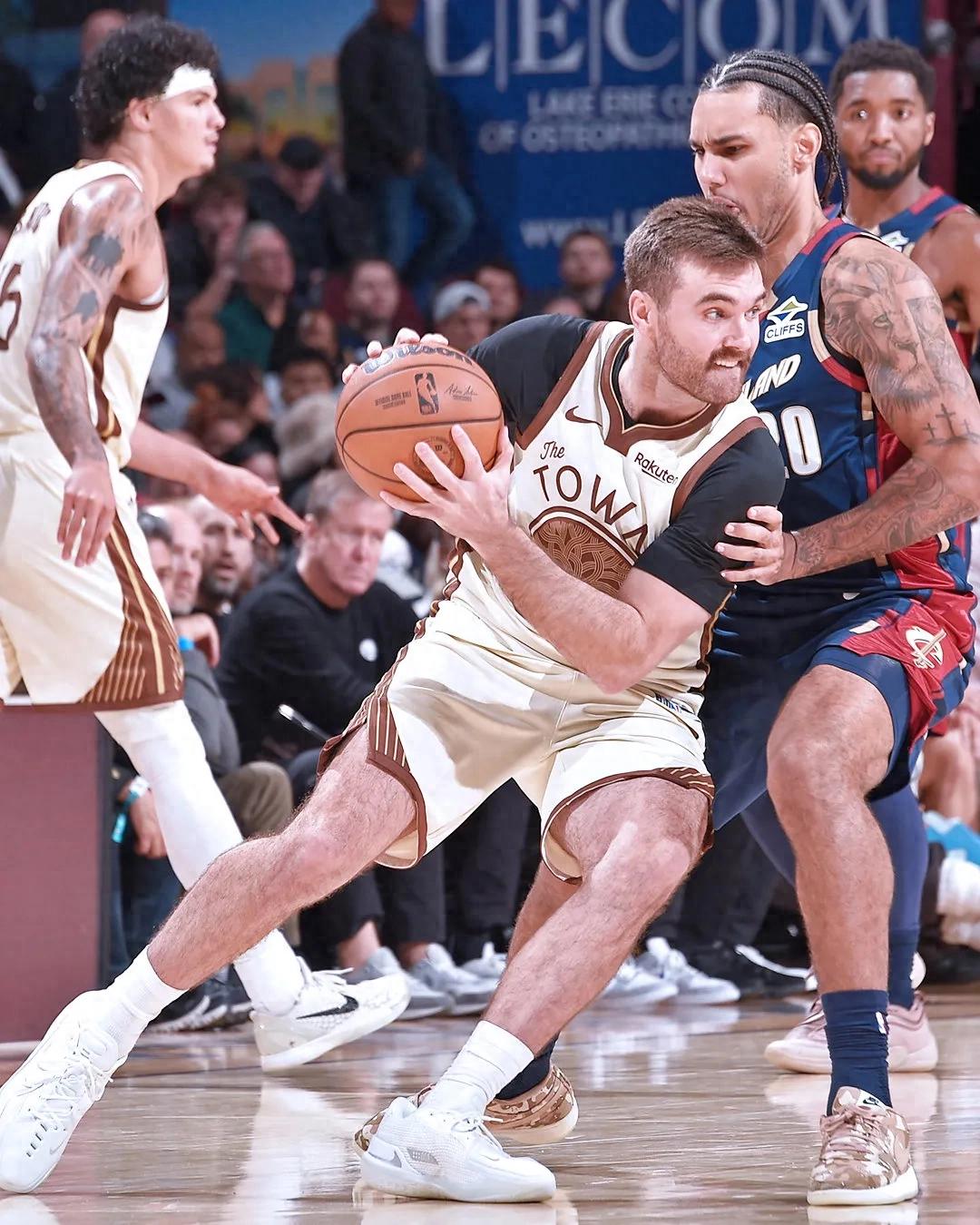 “Giấc mơ bóng rổ đáng ghét đó luôn ám ảnh tôi.”