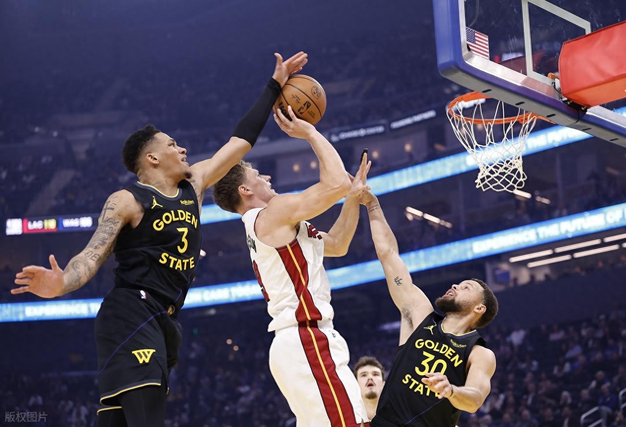 Curry ghi 19 điểm và 11 kiến tạo, Butler bị chấn thương rời sân, Warriors nã vào rổ 24 cú ném ba điểm, thắng áp đảo Heat và giành chuỗi 4 chiến thắng liên tiếp