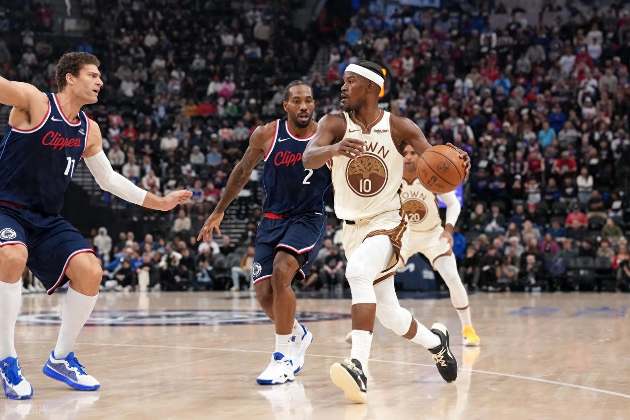 Huấn luyện viên trưởng bị truất quyền! Curry ném 3 điểm 15 lần trúng 4 ghi 27 điểm bị đuổi, Leonard 24+12, Clippers thắng Warriors sát nút