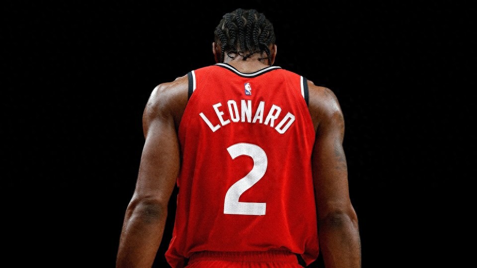 Raptors chính thức công bố thương vụ 7 đổi 1 thành công! Leonard trở lại Toronto, dẫn dắt đội bóng một lần nữa chinh phục chức vô địch.
