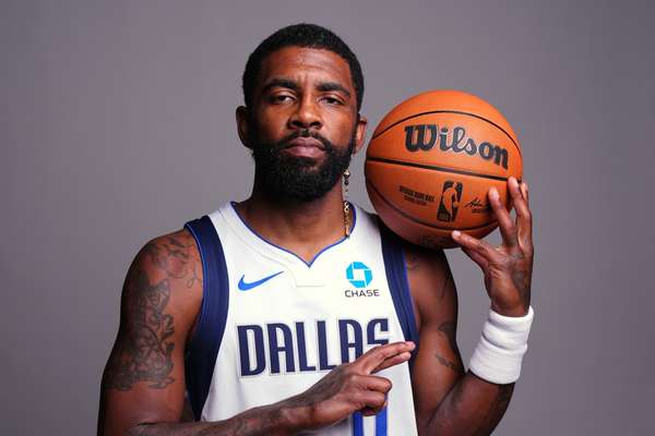 Ngôi sao Dallas Mavericks Kyrie Irving háo hức trở lại sau 19 tháng vắng mặt vì chấn thương