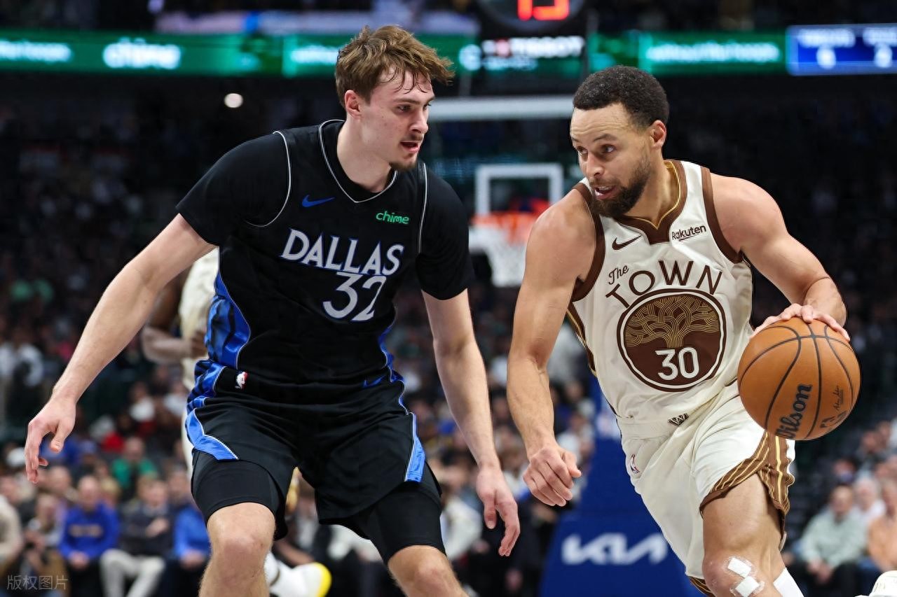 Không thể một mình gánh vác! Curry ghi 38 điểm với 8 cú ném ba điểm, Kuminga ghi 10 điểm nhưng bị chấn thương rời sân, Flagg có double-double, Mavericks đánh bại Warriors