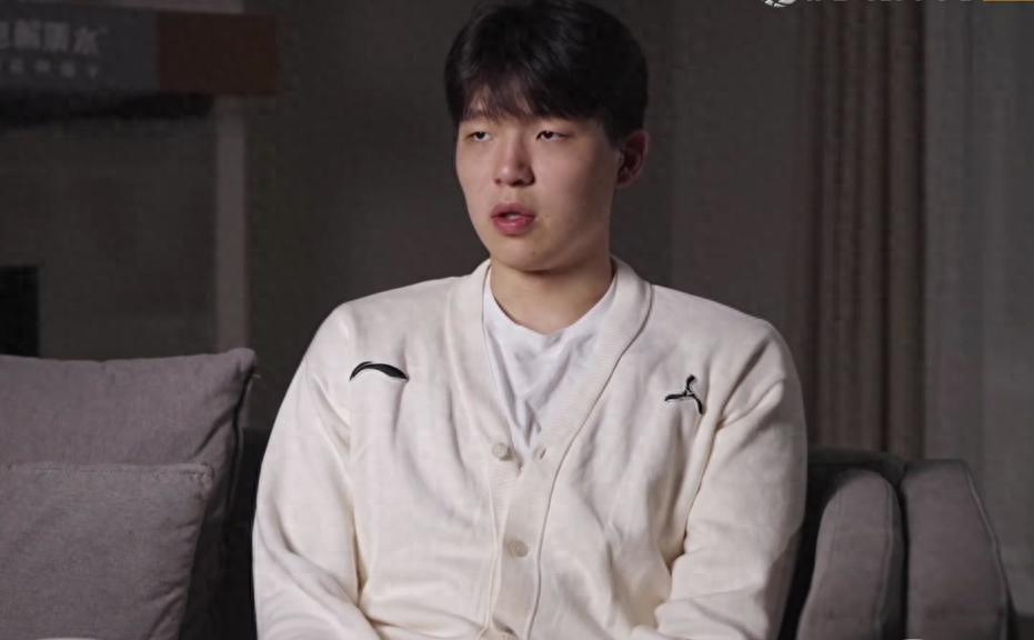 Dương Hàn Thần: Trên thế giới chỉ có 400 người chơi NBA, thời gian thi đấu phải tự mình tranh giành chứ không phải đòi hỏi