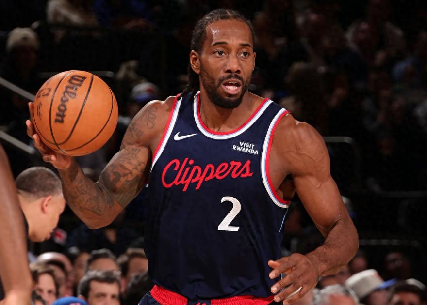 Kawhi có thể sẽ không ra sân vì chấn thương! Cảnh anh dẫm lên chân fan bị thương được tiết lộ: Là cùng một chân bị thương hồi tháng 11