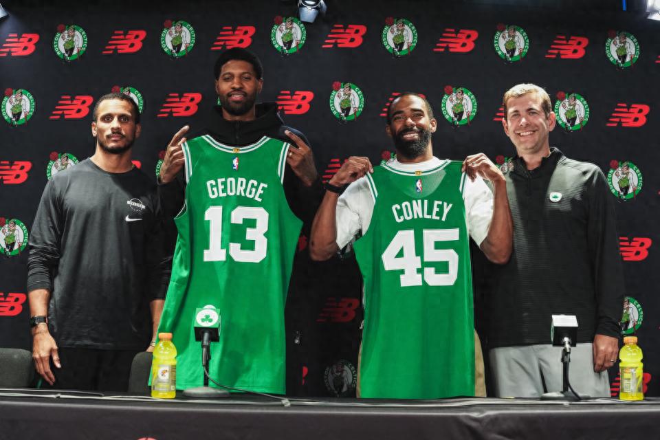 Paul George và Mike Conley chính thức ra mắt đội bóng áo xanh! Cùng nhau theo đuổi chiếc nhẫn vô địch đầu tiên trong sự nghiệp, có thể hiểu được sự thất vọng của Brown khi bị trao đổi.