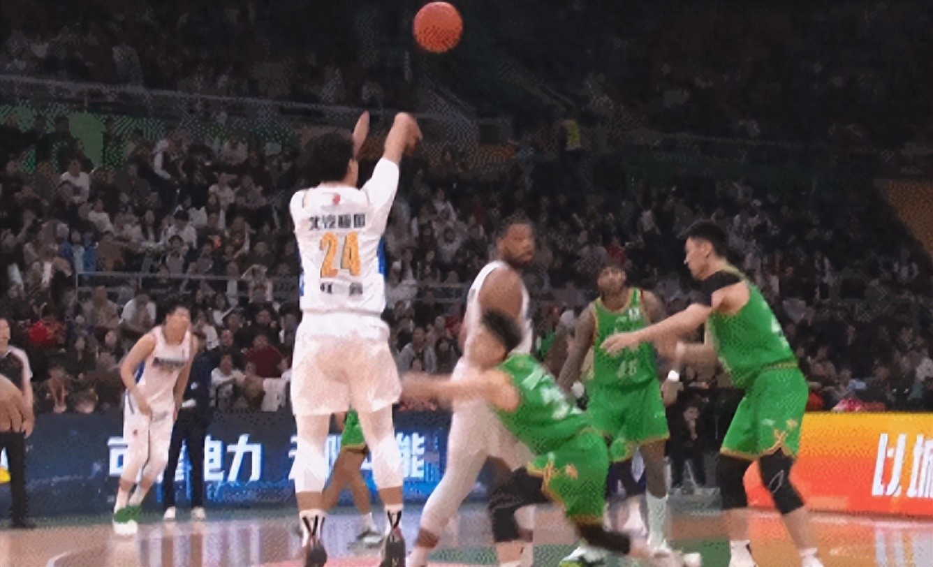 Lội ngược 15 điểm! Zhao Rui bùng nổ 13/11 ghi 34 điểm, Beijing chấm dứt chuỗi 6 trận thắng của Liaoning