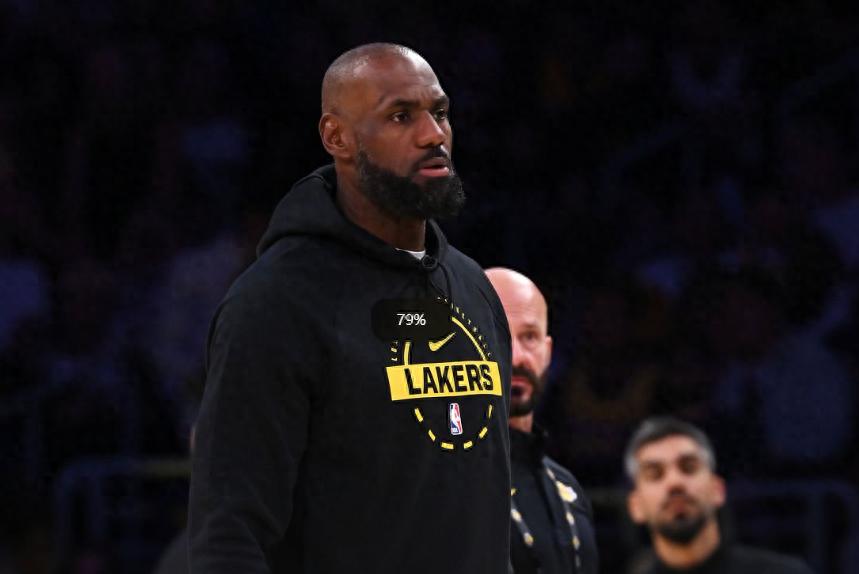 LeBron James bỏ lỡ buổi tập do chấn thương! Cuộc thi ném ba điểm của Lakers: Reaves đánh bại Doncic và vui mừng ăn mừng
