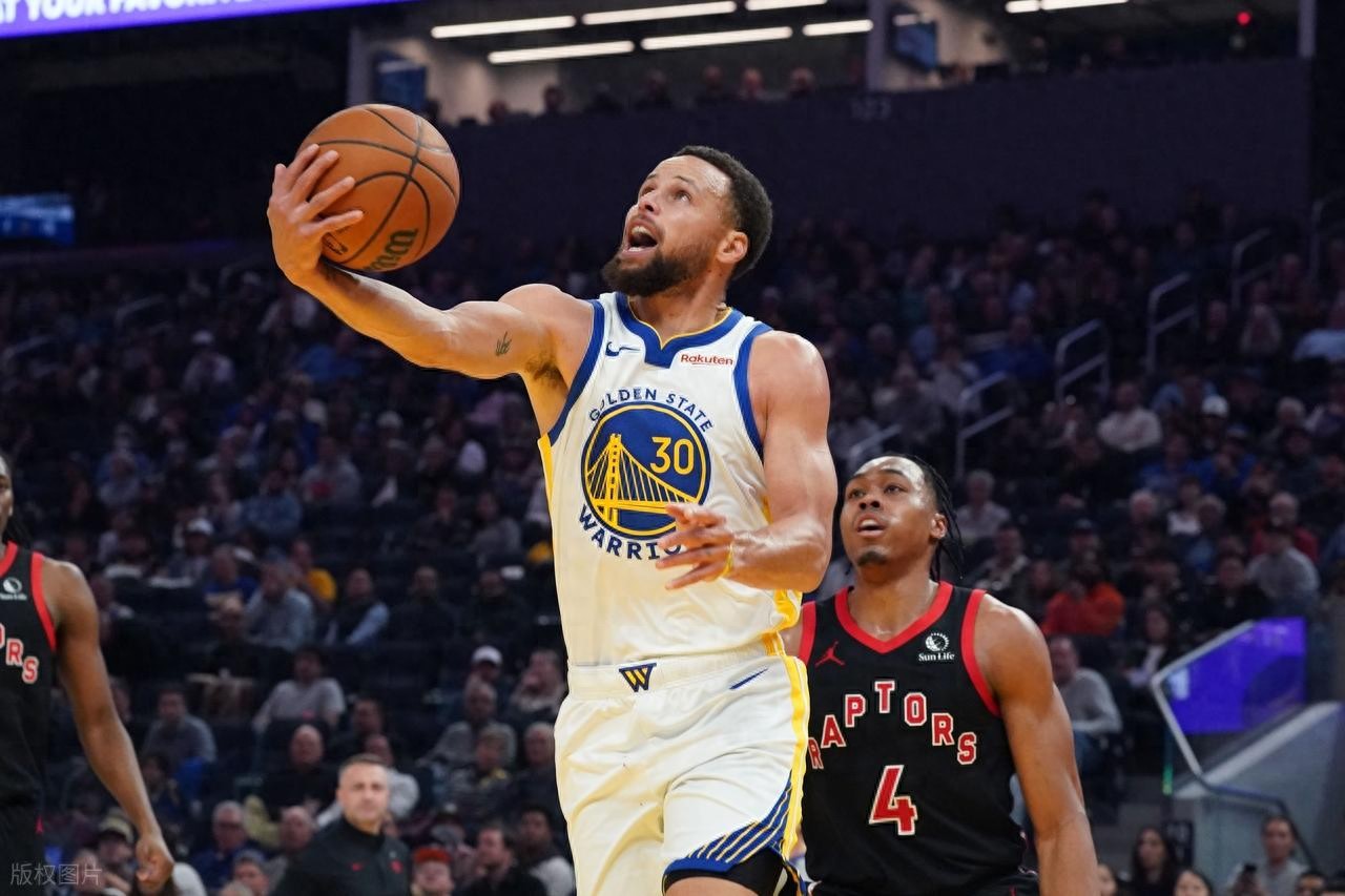 Curry ghi 16 điểm một mình không đủ, Quickley 13/11 ném chính xác ghi hơn 40 điểm và 10 kiến tạo, Warriors thua Raptors, bỏ lỡ chuỗi 5 chiến thắng liên tiếp