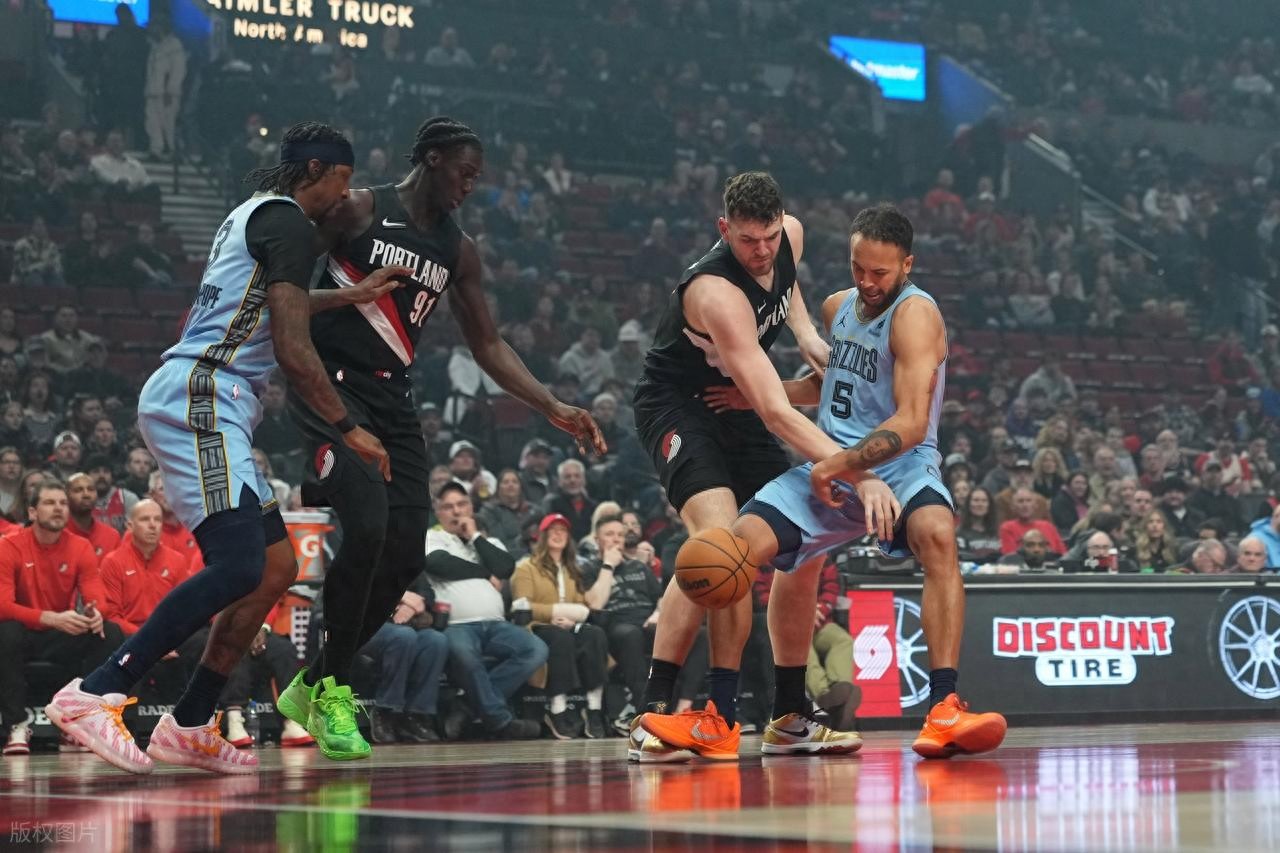 Yang Han-sen bị thổi phạt 3 lỗi chỉ sau 3 phút ra sân, Klingen bùng nổ ghi 20 điểm cùng 19 rebounds giúp Blazers đánh bại Grizzlies