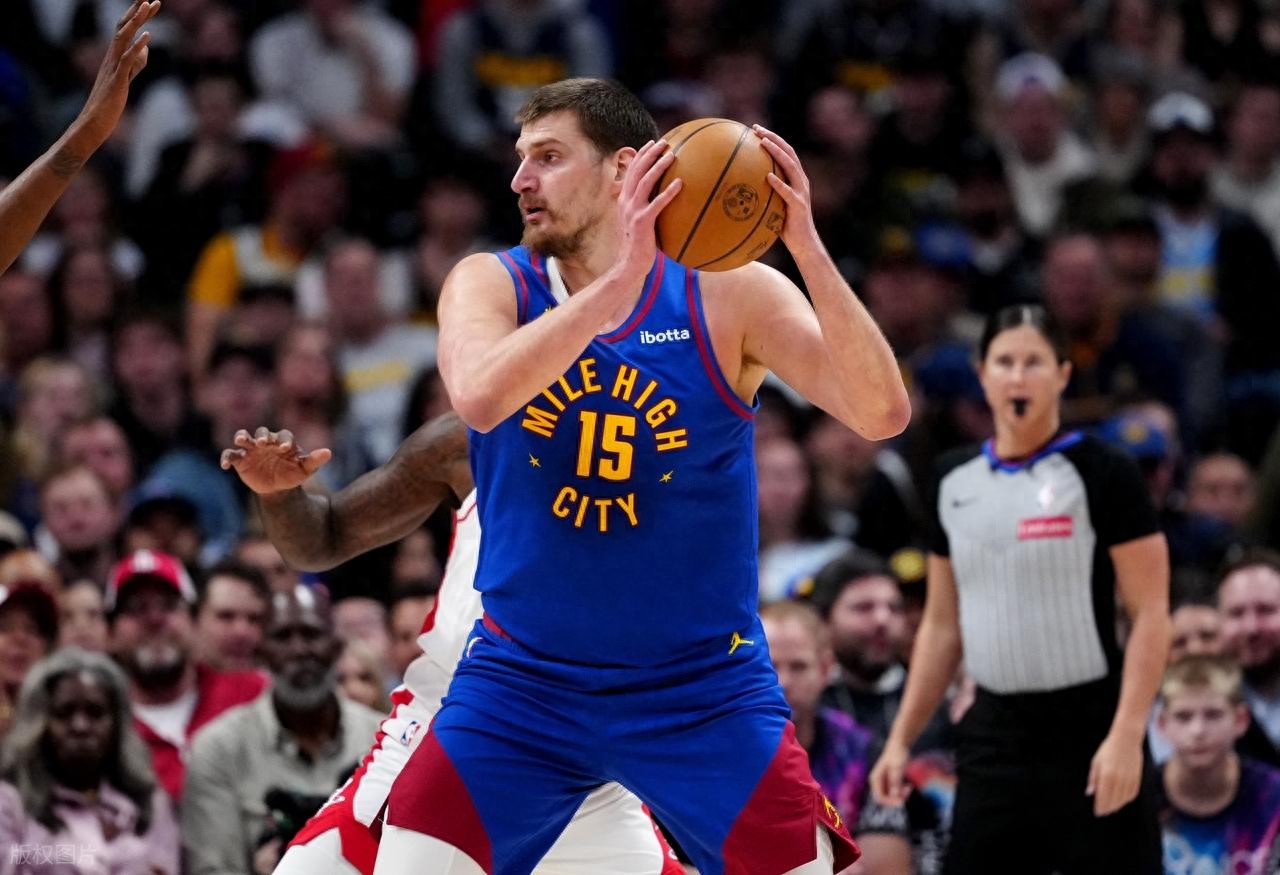 Ba hiệp đánh bại! Jokic đạt triple-double, Murray ghi 30 điểm, KD chỉ có 11 điểm, Nuggets thắng lớn 36 điểm tại sân nhà trước Rockets