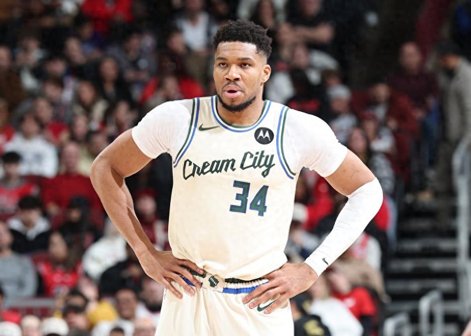 Bucks khẳng định Giannis chắc chắn sẽ không rời đội! Anh ấy phản hồi về việc đi hay ở: Đừng hỏi tôi câu này nữa