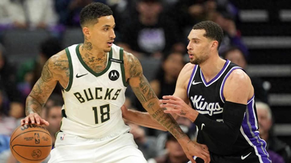 Milwaukee Bucks đang đàm phán trao đổi với Sacramento Kings! Họ muốn dùng hai cầu thủ để đổi lấy Zach LaVine, nhưng đối phương kiên quyết đòi thêm một lượt chọn vòng một.
