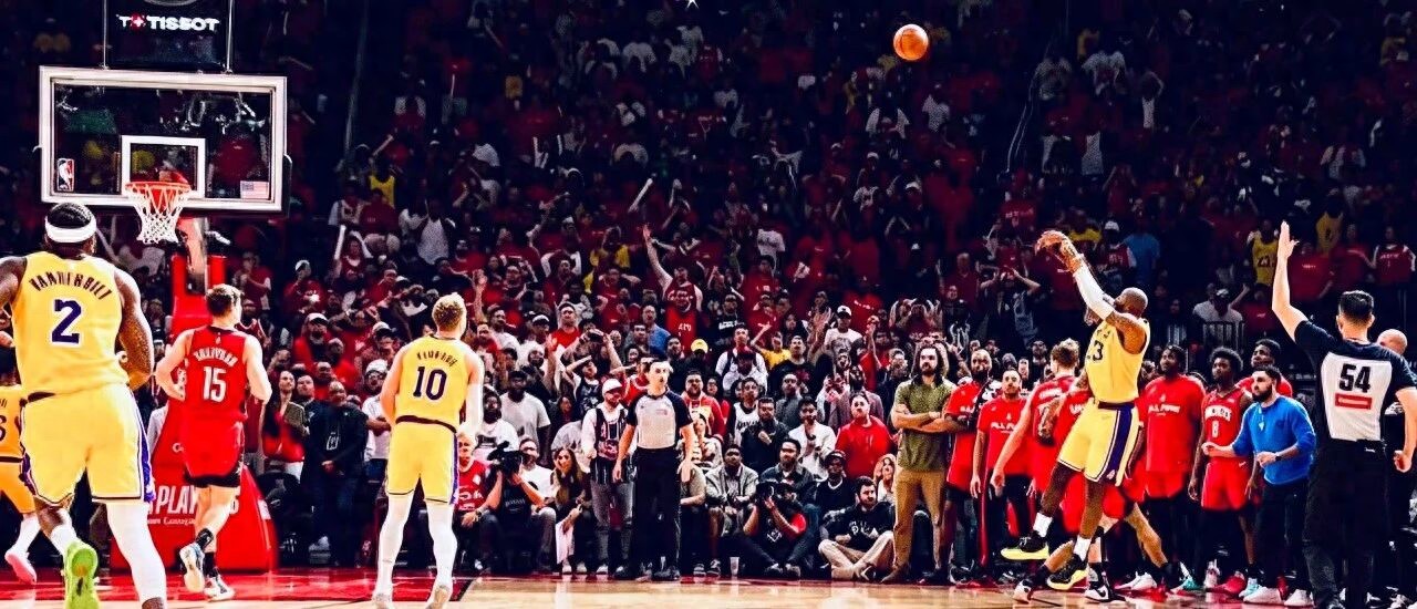Tạm biệt Rockets, chào Thunder. Khả năng Rockets lật ngược thế cờ gần như bằng 0, Lakers đã tiến vào vòng tiếp theo trước.