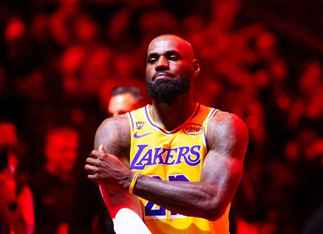 NBA có một pha bỏ lọt lỗi vi phạm, Lakers bị tước mất một chiến thắng, cú ném quyết định của đối thủ đã vi phạm quy tắc trước đó.