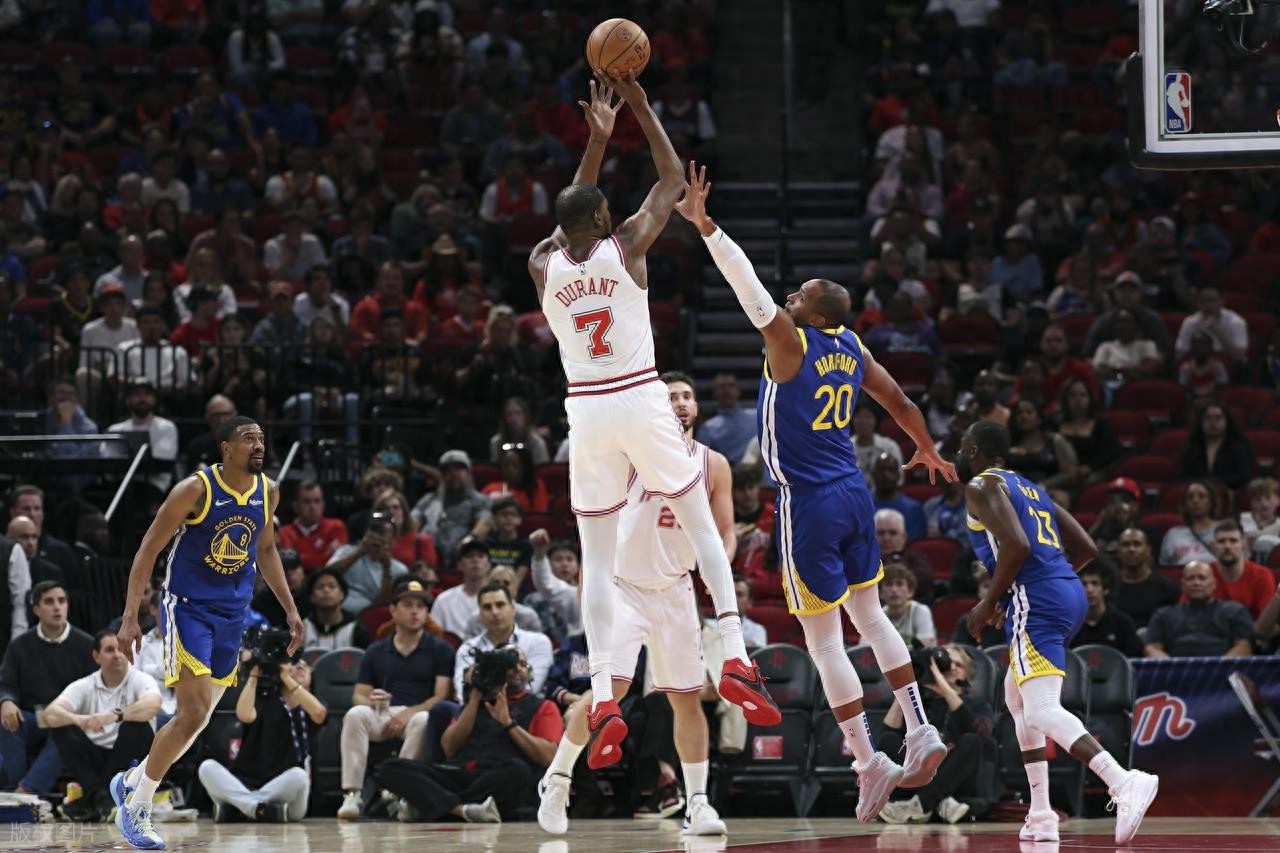 Đội hình thiếu vắng vẫn thắng! Curry vắng mặt, KD 23 điểm, Sheppard cống hiến 30 điểm vô ích, Warriors với 6 cầu thủ ghi đôi điểm thắng Rockets trong hiệp phụ