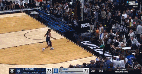 Buzzer đã bị đánh đến khóc! Bị đánh bại bằng cú ném ba điểm từ xa và bị lật ngược 19 điểm! Hạt giống số 1 về nhà