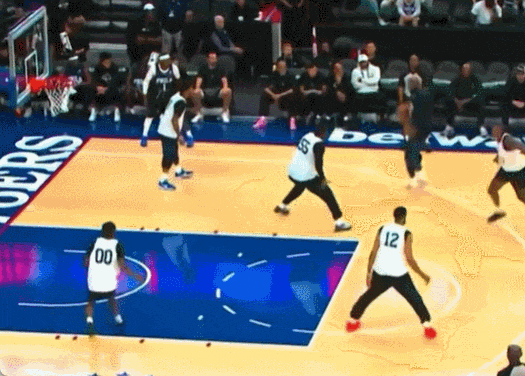 Vượt mốc 10.000 người! Buổi tập mở của 76ers! Cảm ơn anh, James!