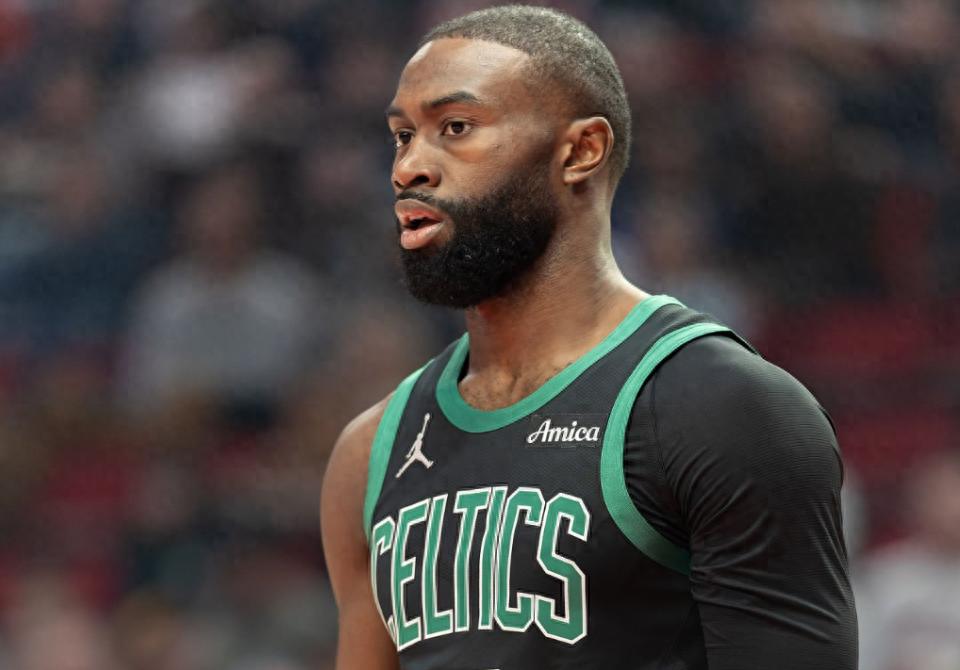 Cầu thủ toàn diện tấn công và phòng ngự xuất sắc nhất giải đấu! Brown tự tin phát ngôn gây tranh cãi, liệu anh có nên được đưa vào cuộc thảo luận MVP?