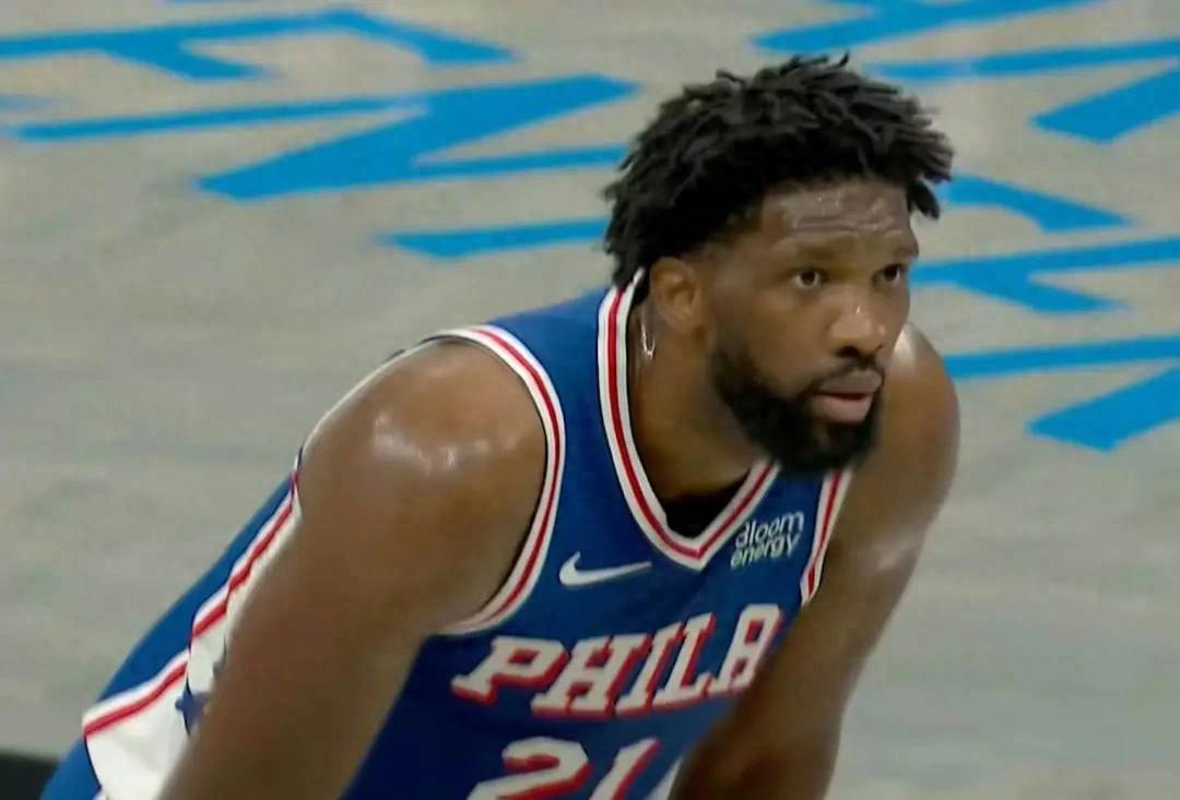 NBA vua hài kịch! Embiid, anh đến để gây cười hay sao vậy?
