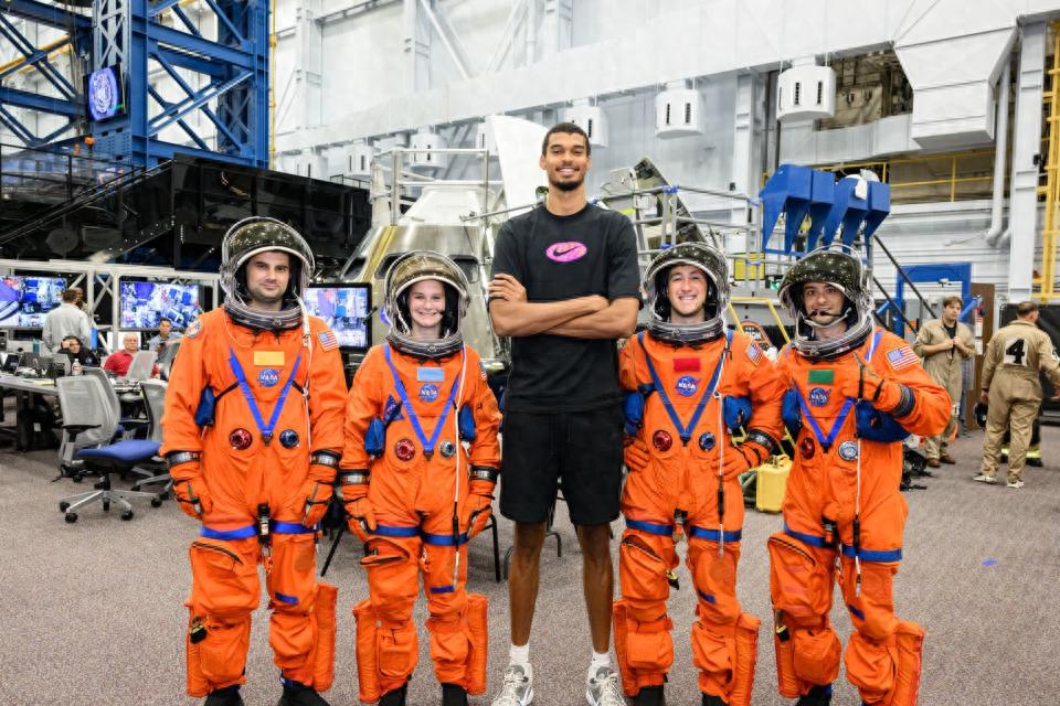 Người ngoài hành tinh thật sự! NASA chúc mừng Wembanyama: Phòng thủ của anh ở đâu cũng có, từ Trái Đất đến vũ trụ