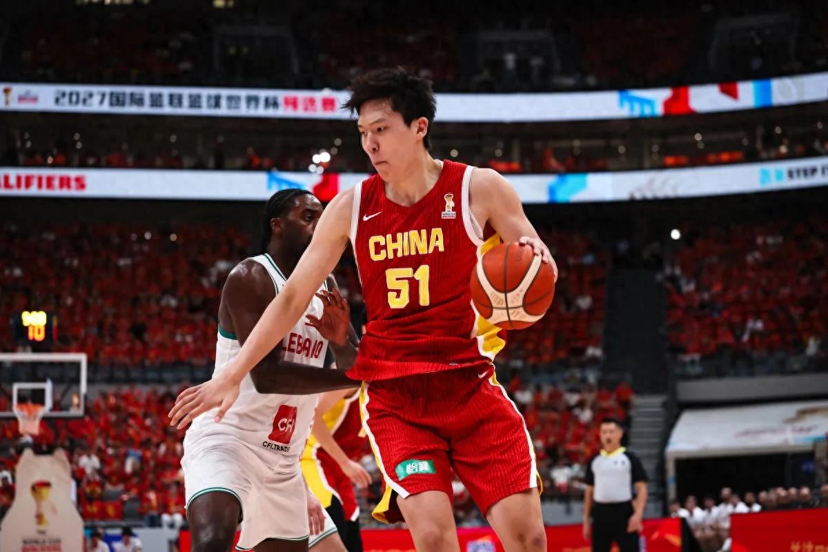 Chiến thắng đầu tiên trên sân nhà tại vòng loại World Cup! Dương Hãn Sâm ghi 19 điểm, 9 rebound với tỷ lệ 9/9 ném, thực hiện cú kết liễu, đội tuyển bóng rổ nam Trung Quốc đánh bại Lebanon.