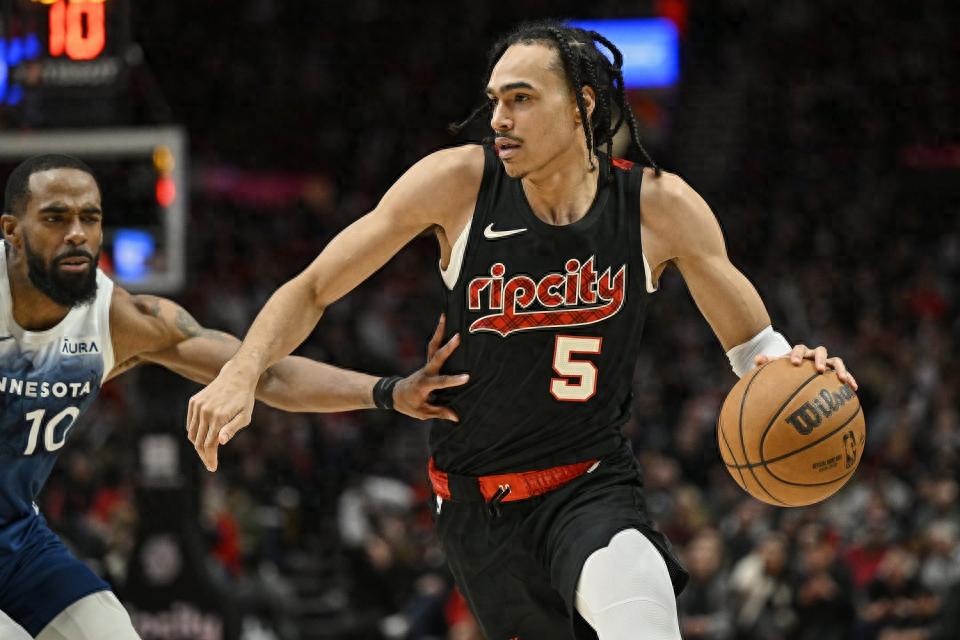 Clippers lại tiếp tục chiêu mộ! Banton ký hợp đồng ngắn hạn 10 ngày, trung bình ở G League đạt 24 điểm + 6 kiến tạo + 4 rebounds