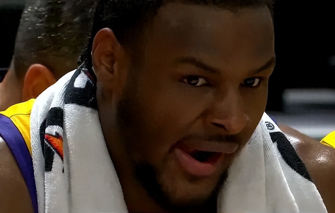 Thắng rồi thắng rồi! Bronny ghi được 15 điểm, 5 rebounds và 3 kiến tạo! Đối đầu trực tiếp với tân binh NBA thứ 2.