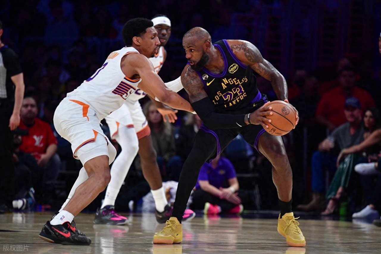 James 28+6+12+4 Lakers đại thắng Suns, khóa chặt top 4 miền Tây và có lợi thế sân nhà ở vòng đầu playoff