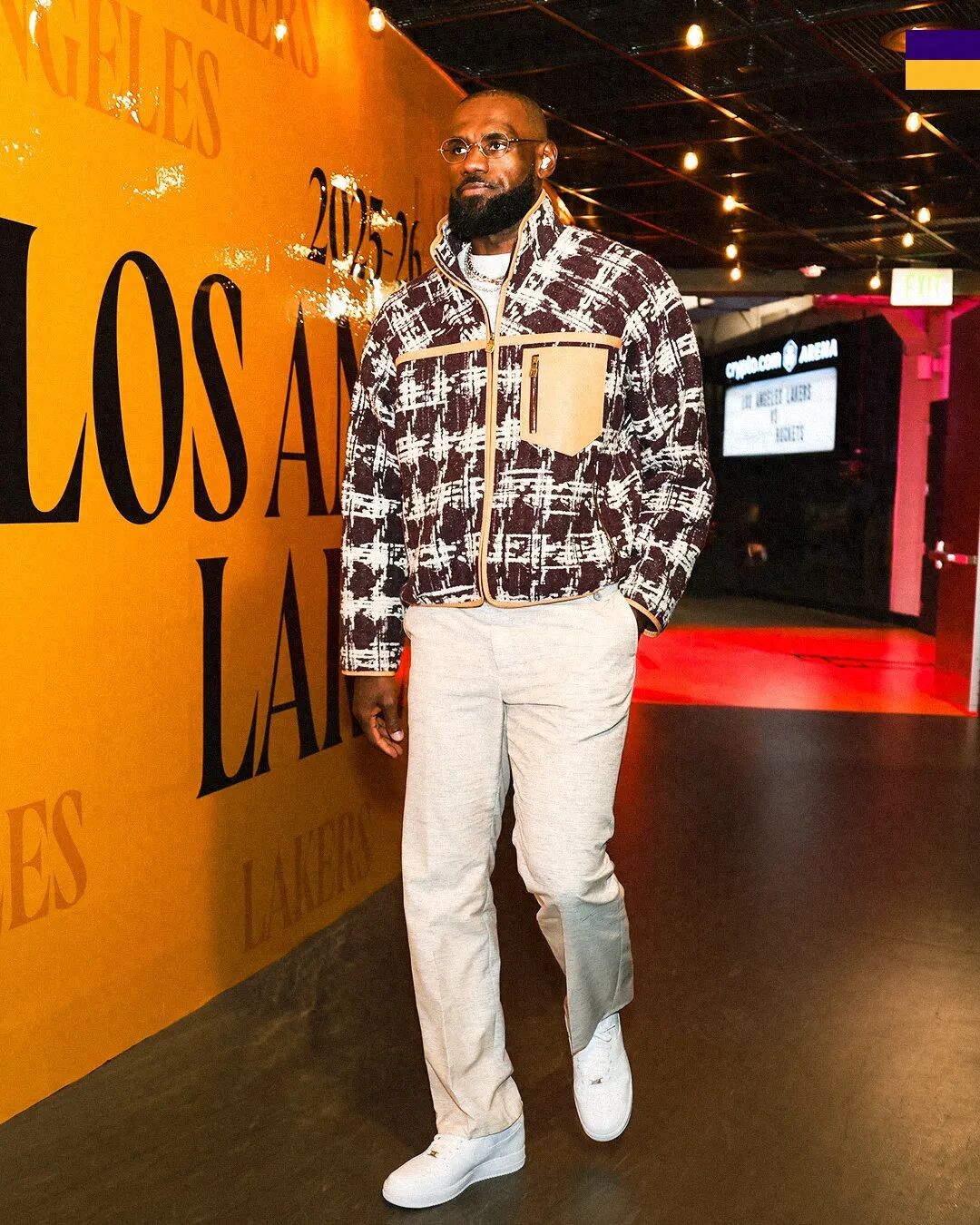 Lakers đánh bại Rockets, giành lợi thế 2-0 trong series! James trình diễn cú dunk gập người, top 10 pha bóng