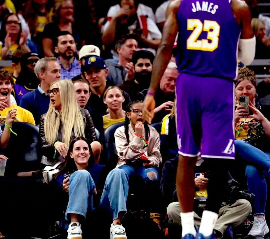 Ngôi sao WNBA nhìn LeBron James chằm chằm, ánh mắt đầy sự ngưỡng mộ