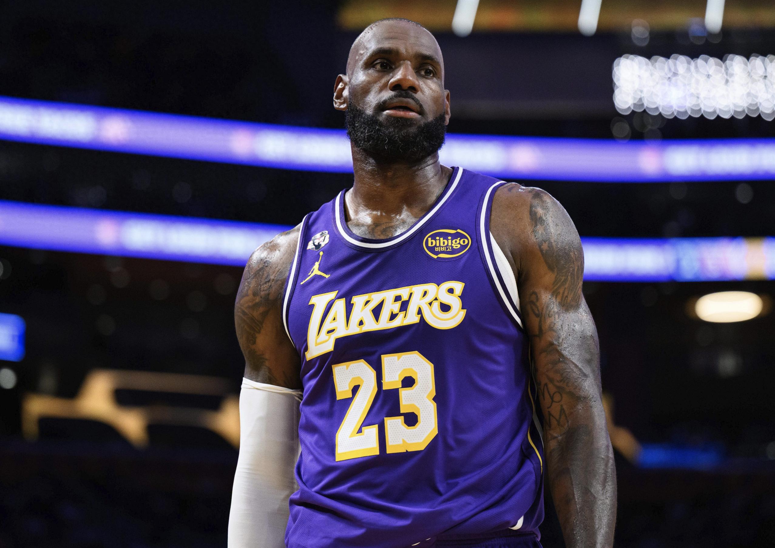 Thành tích của Lakers đã tăng vọt lên vị trí đầu bảng NBA trong cùng thời gian! Davis sẽ cùng James tham gia một chương trình truyền hình