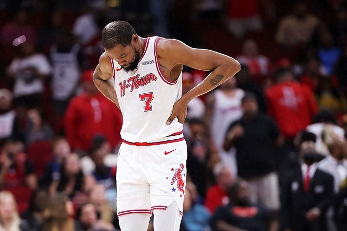 Durant bỏ lỡ trận G3 do chấn thương mắt cá chân! Rockets thua 0-2 đối mặt với khủng hoảng lớn, đội hình xuất phát mới trải qua thử thách